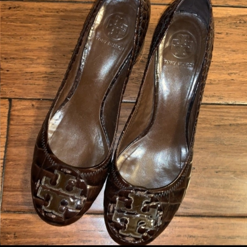 Tory Burch Amy Croc Patent Leather Pumps
